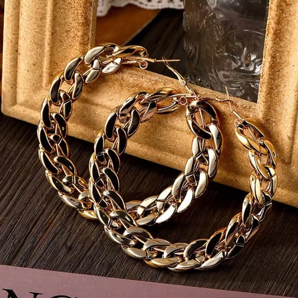 NEW!!! Zara Gold round Chain Hoop Earrings - Picture 7 of 7
